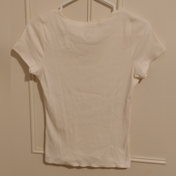 Hollister Cream V-Neck T-Shirt - Picture 3 of 5